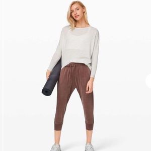Lululemon cropped jogger